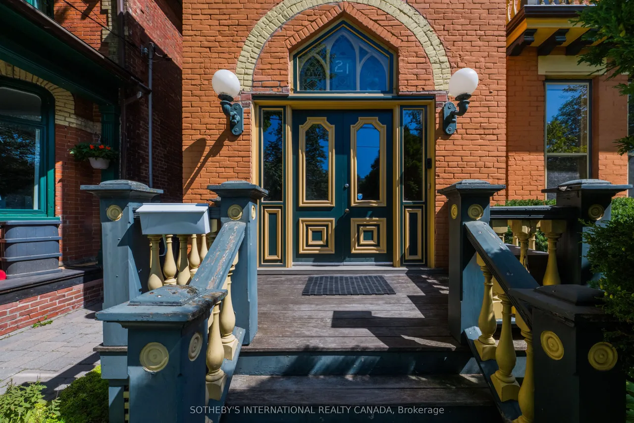 21 Rose Avenue — photo 2