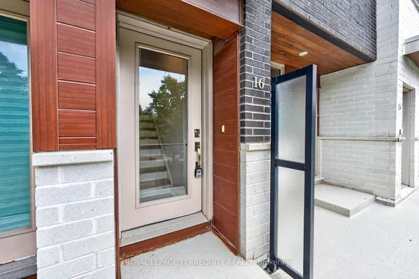 780 Sheppard Avenue E — photo 2