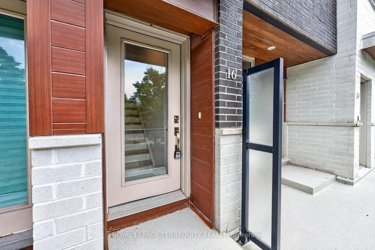 780 Sheppard Avenue E — photo 2