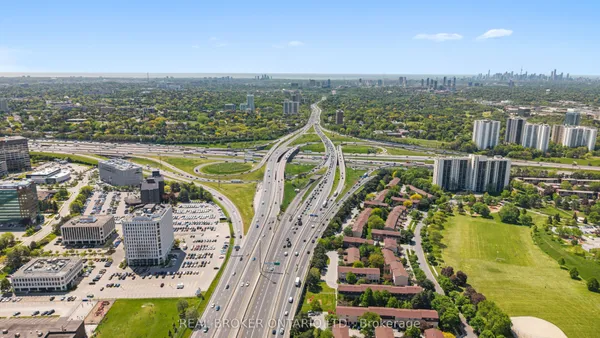 2015 Sheppard Avenue E — photo 2