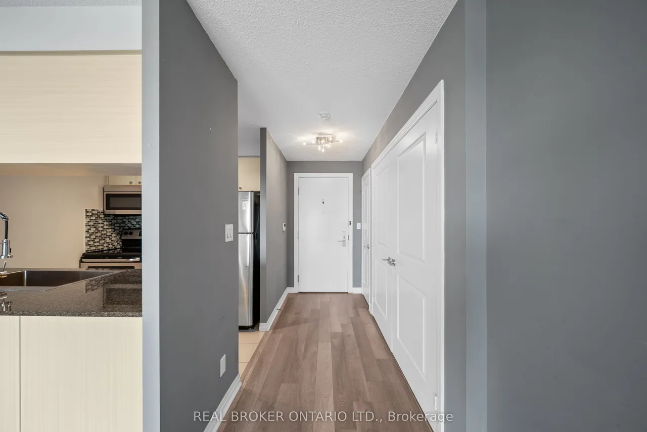2015 Sheppard Avenue E — photo 3