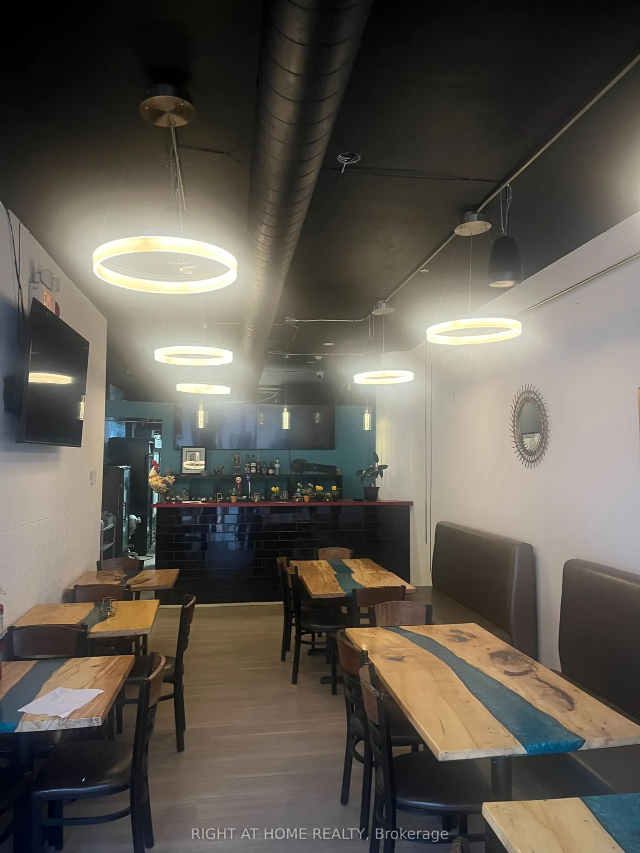 648 College Street — photo 3