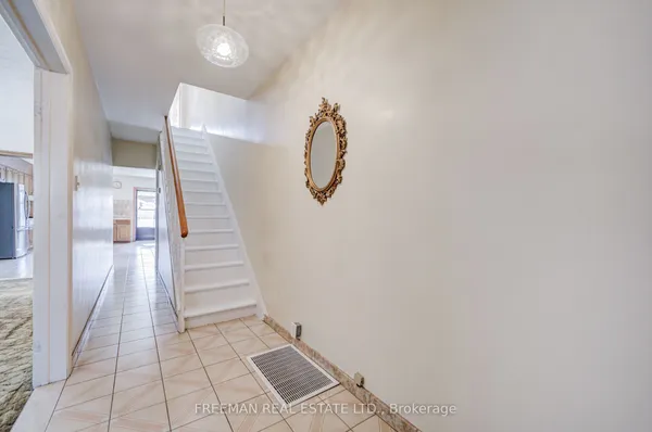 912 Manning Avenue — photo 2