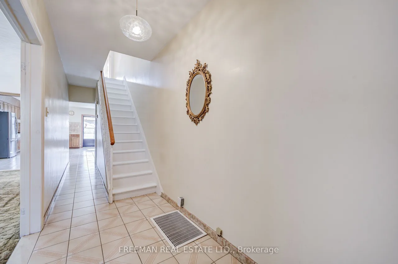 912 Manning Avenue — photo 2