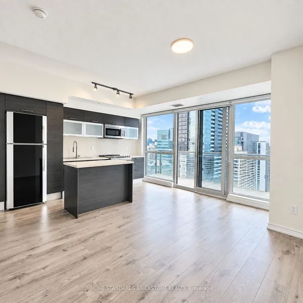 386 Yonge Street — photo 2