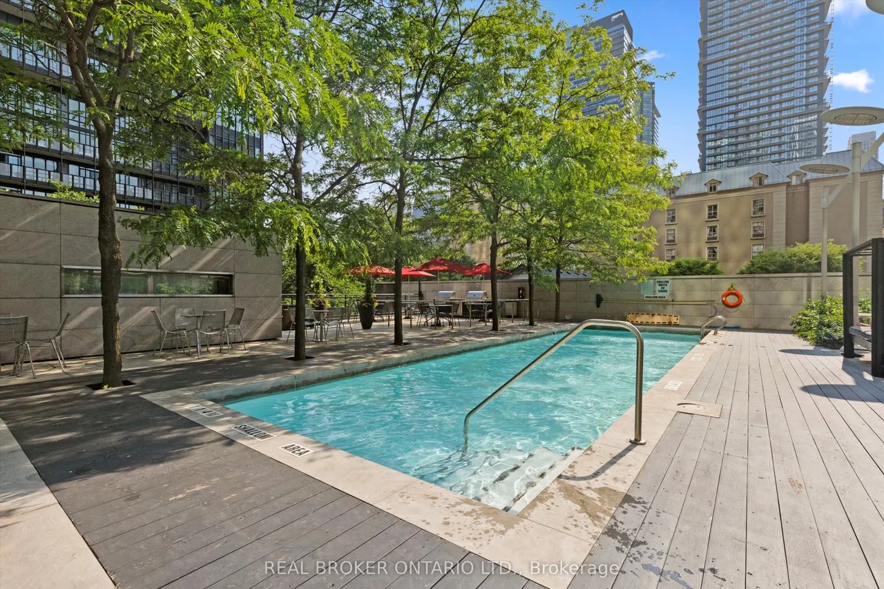 110 Charles Street E — photo 27