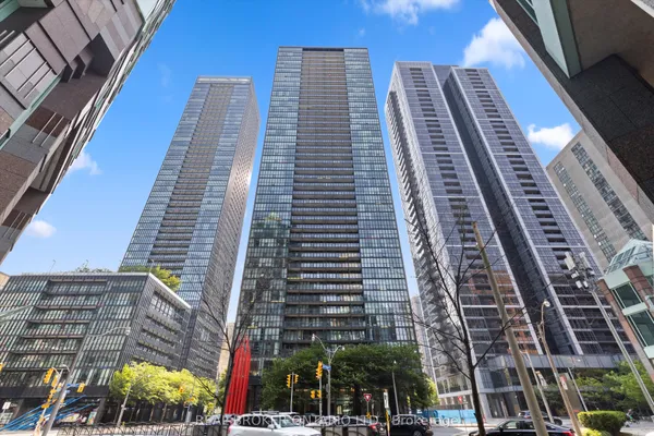 110 Charles Street E