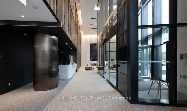 585 Bloor Street E — photo 2
