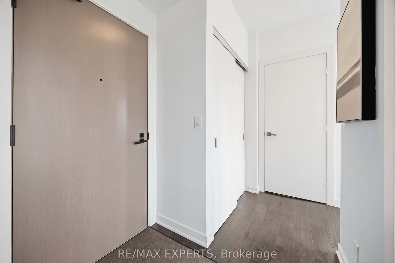 223 St Clair Avenue W — photo 3