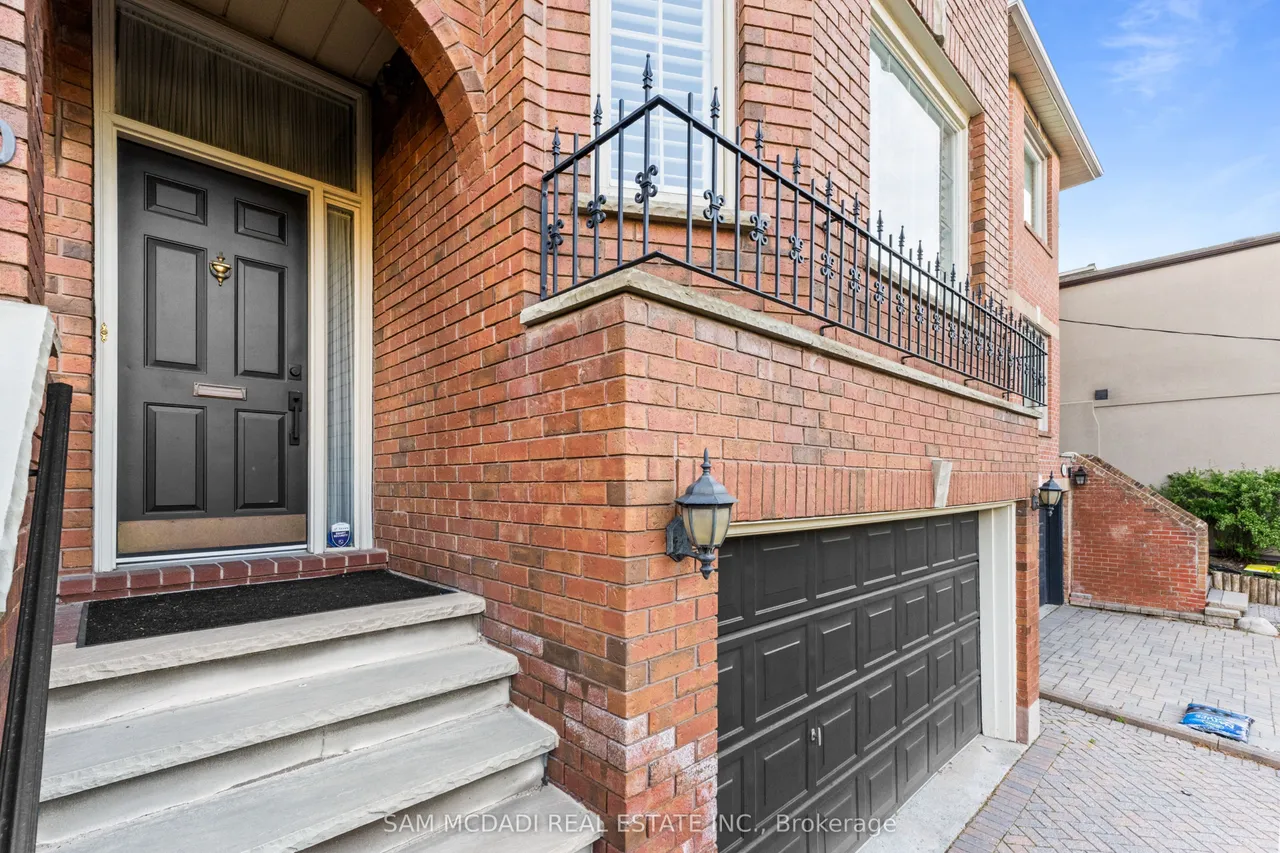 690 Oriole Parkway — photo 3