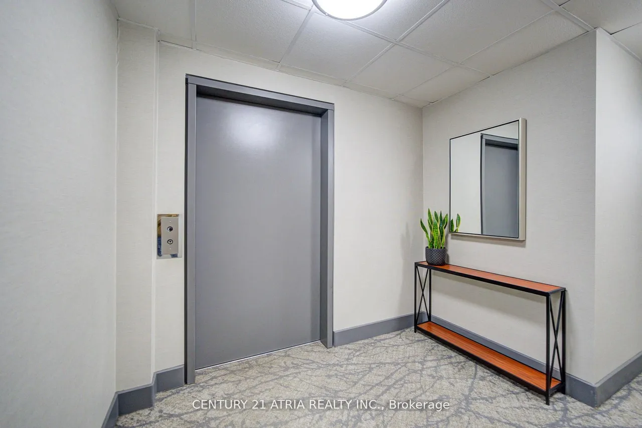 897 Sheppard Avenue W — photo 3