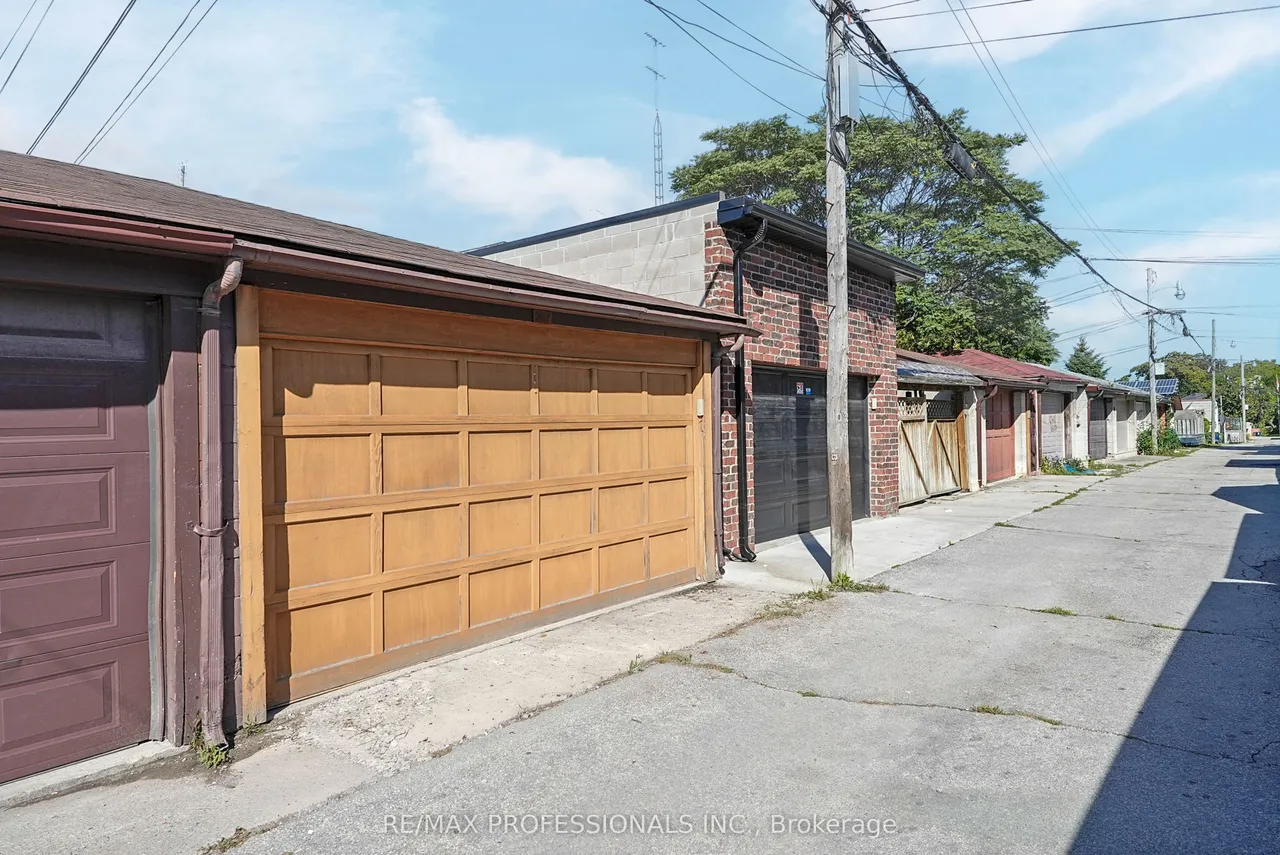 227 Montrose Avenue — photo 20