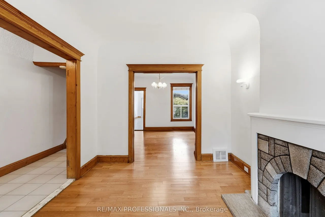 227 Montrose Avenue — photo 3
