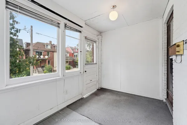 227 Montrose Avenue — photo 2