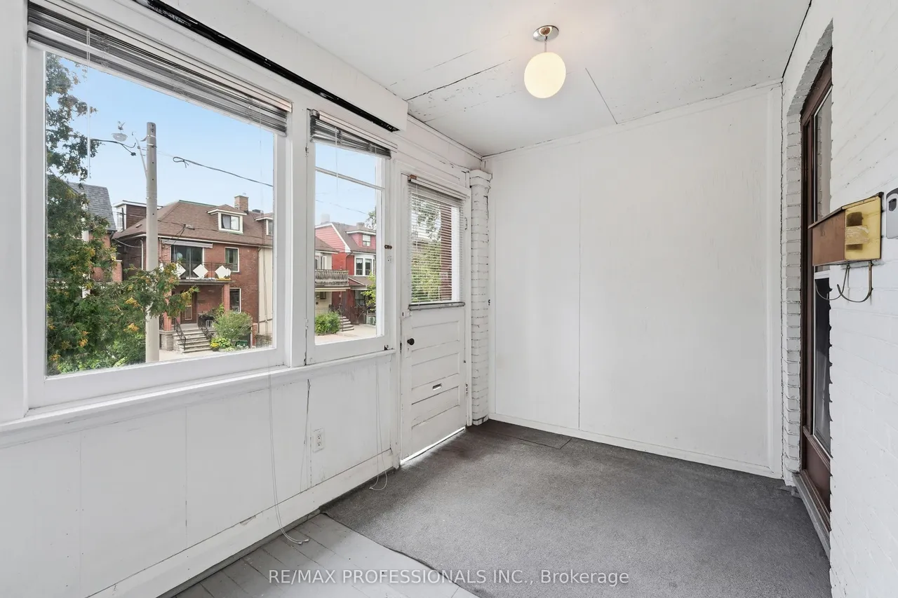 227 Montrose Avenue — photo 2