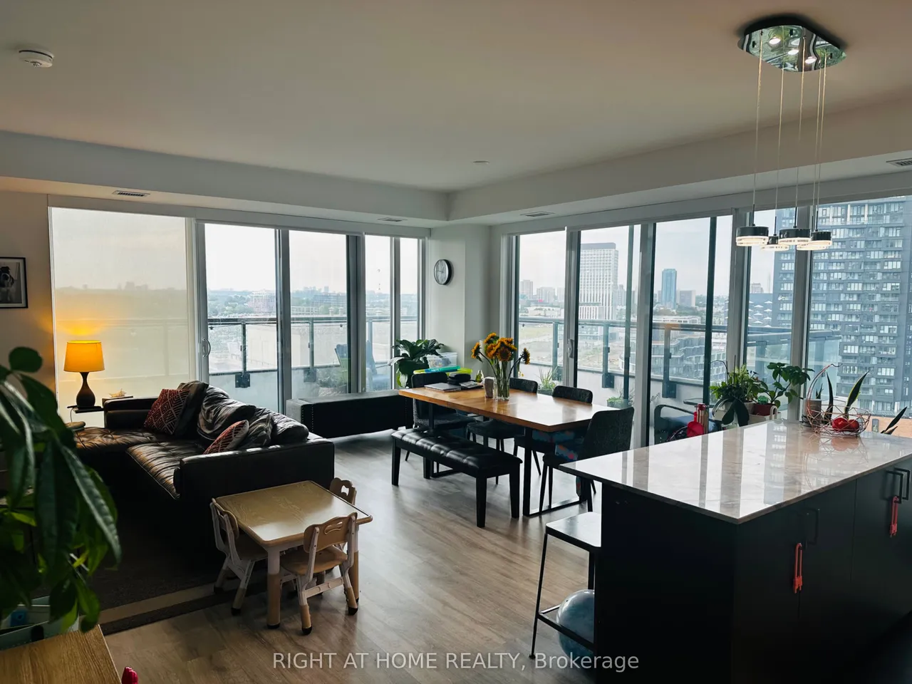 20 Inn On The Park Drive — photo 2