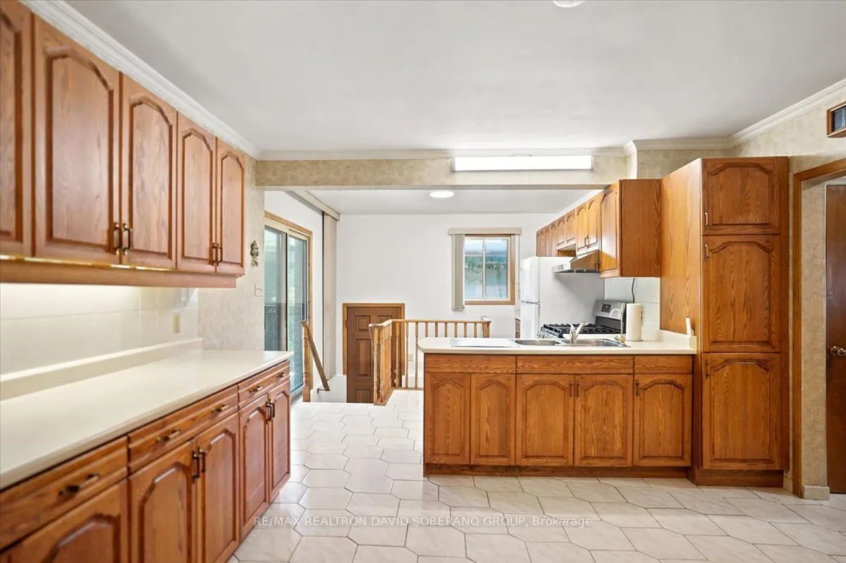 44 Kennard Avenue — photo 2