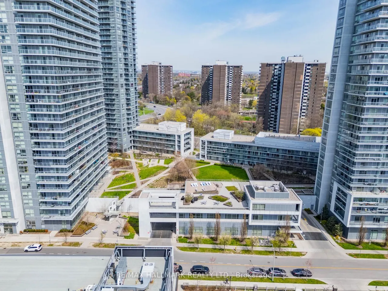 2015 Sheppard Avenue E — photo 2
