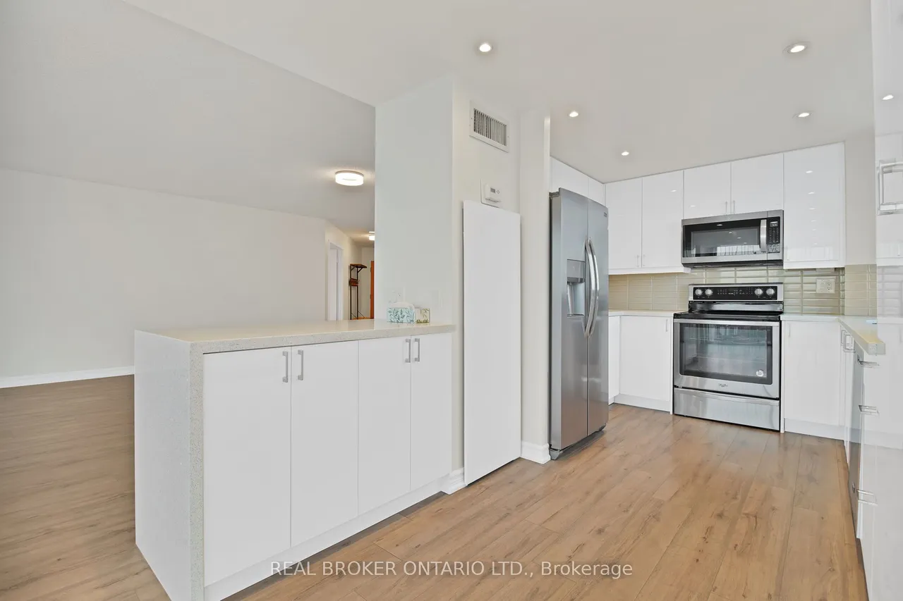 5 Concorde Place — photo 2