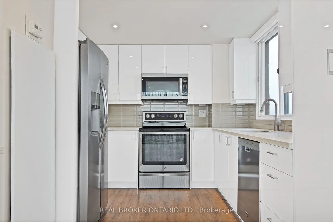 5 Concorde Place — photo 3
