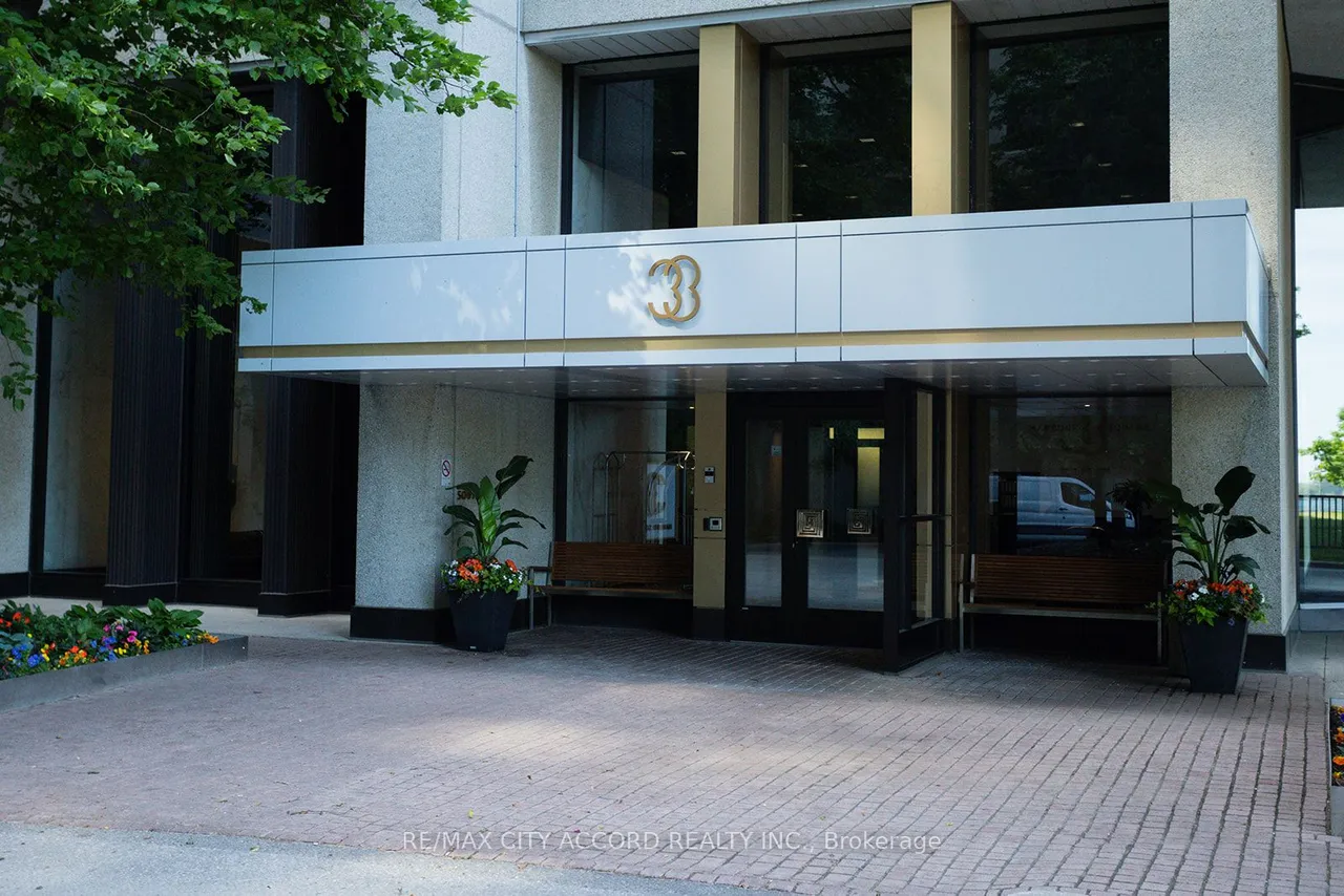 33 Harbour Square — photo 2