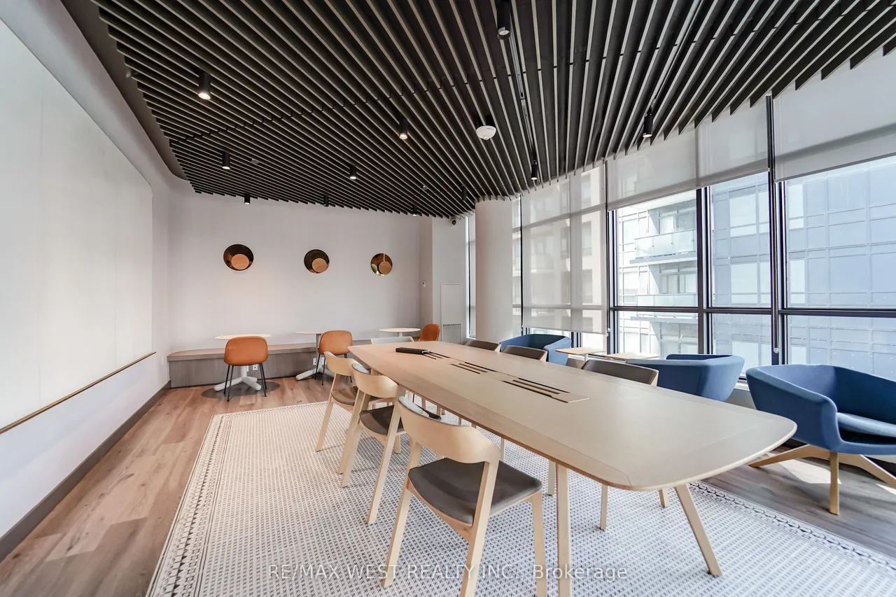 225 Sumach Street — photo 14