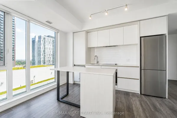 225 Sumach Street — photo 2