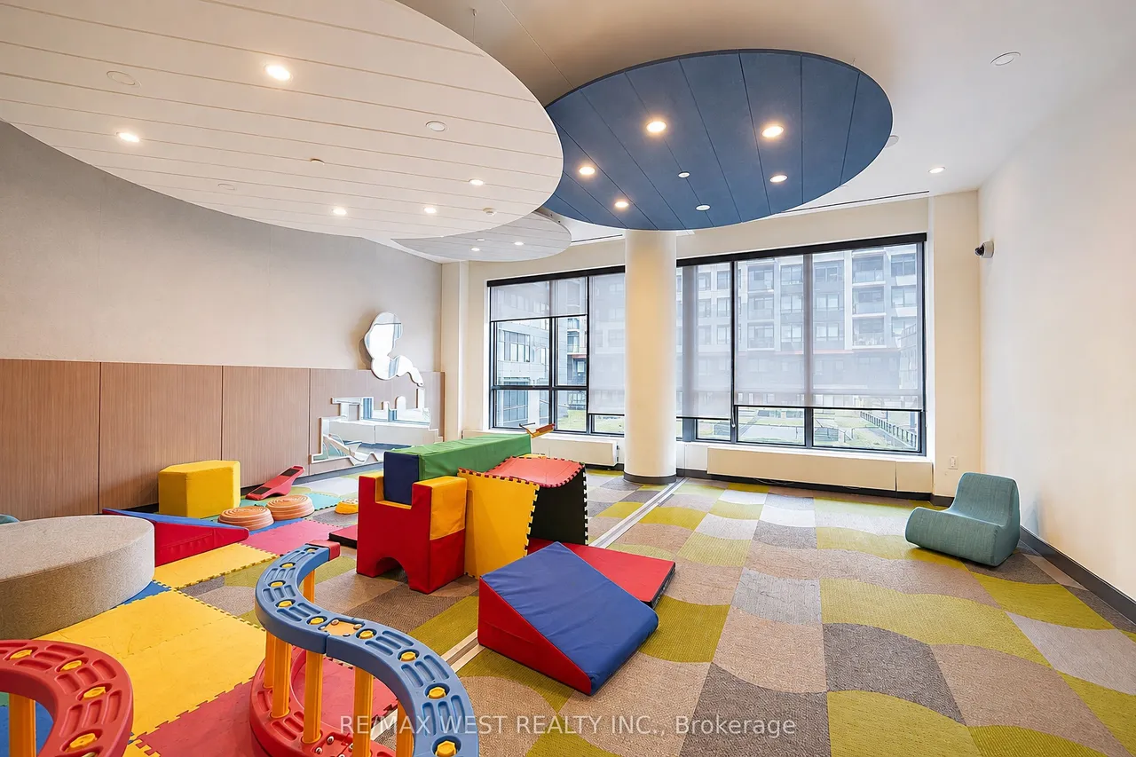 225 Sumach Street — photo 13