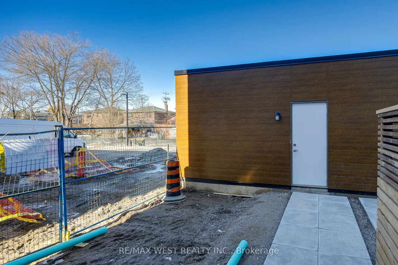 122 Green Gardens Boulevard — photo 33