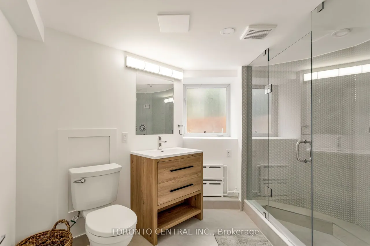 24 Manning Avenue — photo 31