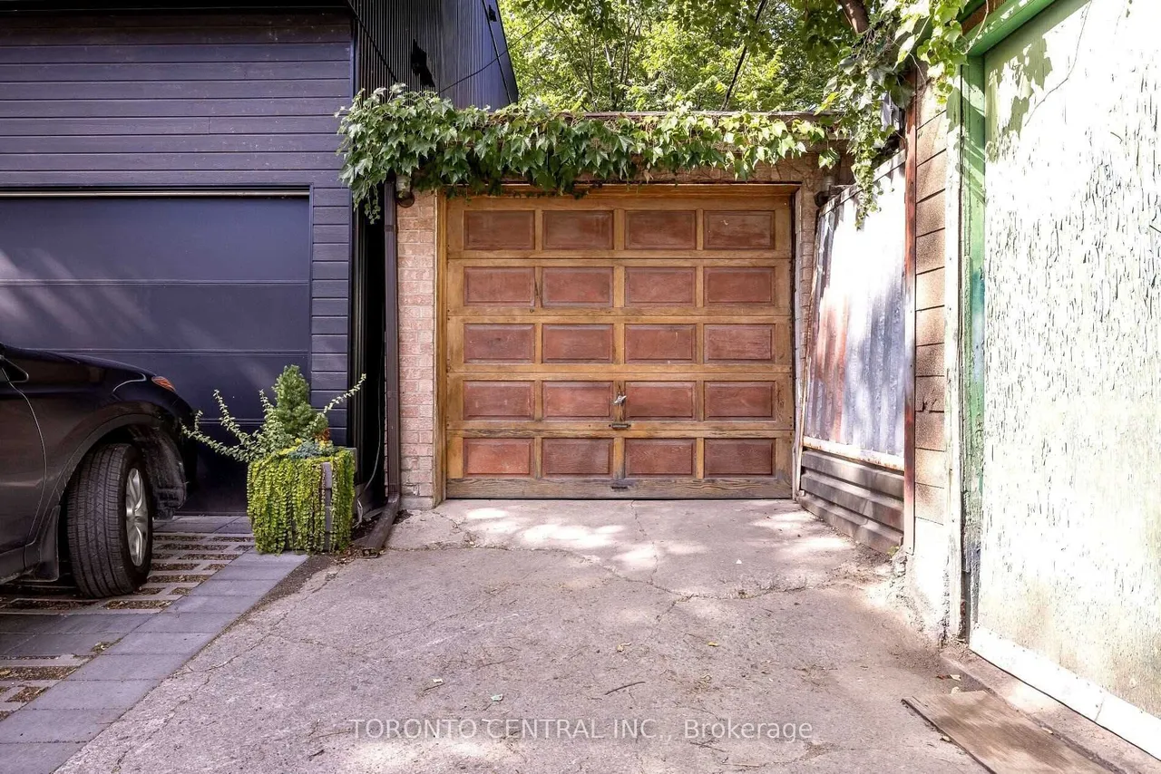 24 Manning Avenue — photo 32