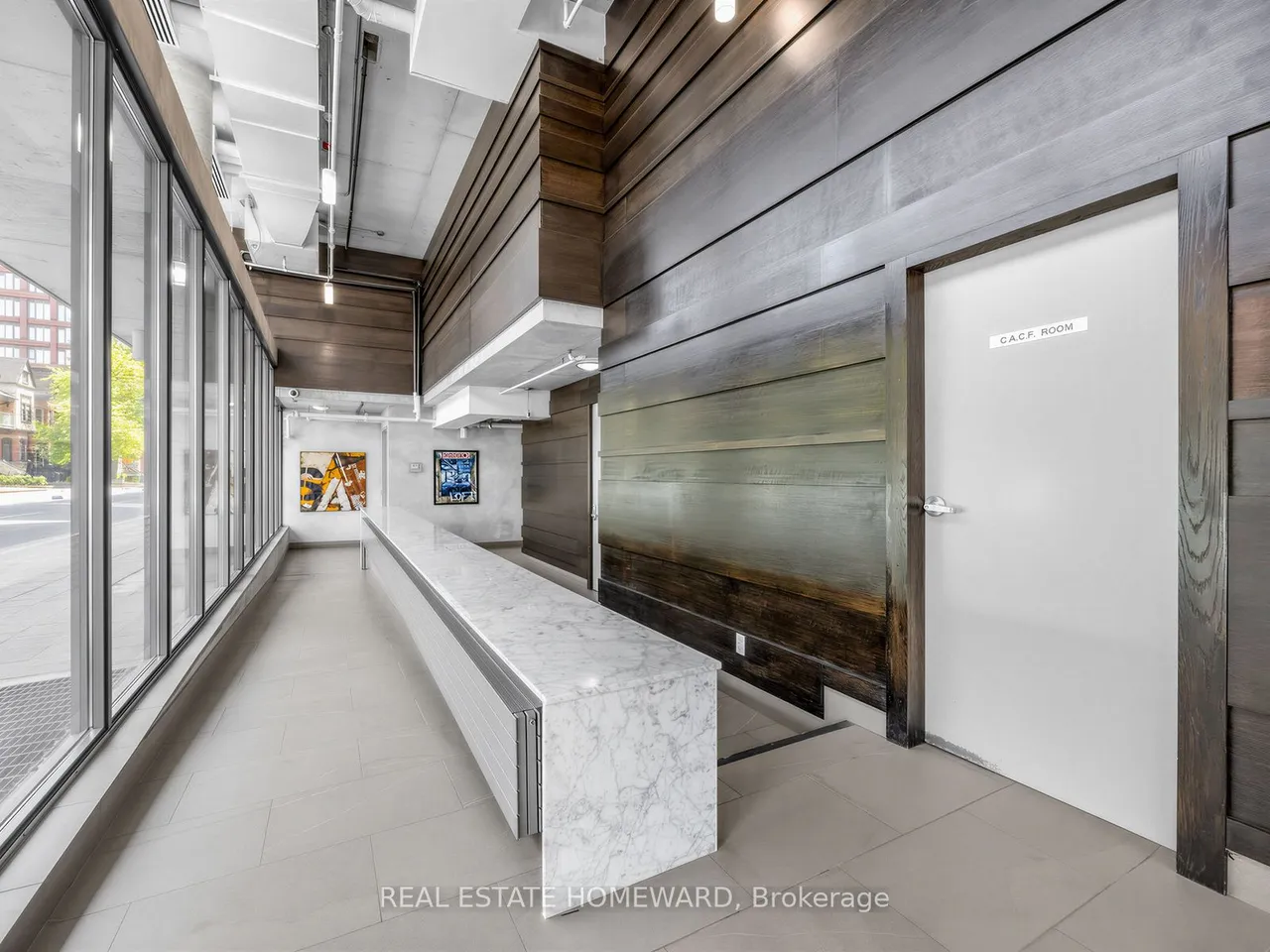 533 Richmond Street W — photo 3