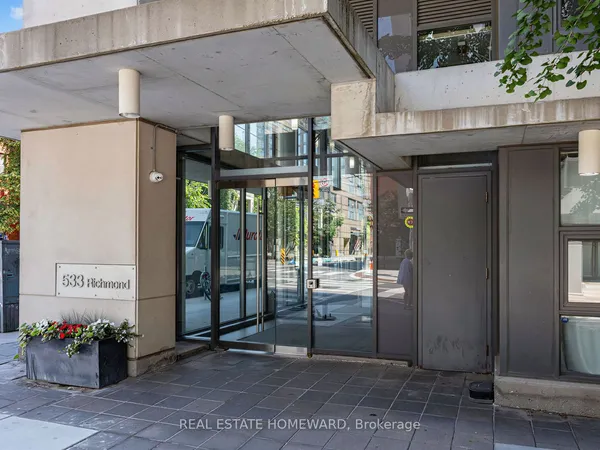 533 Richmond Street W — photo 2