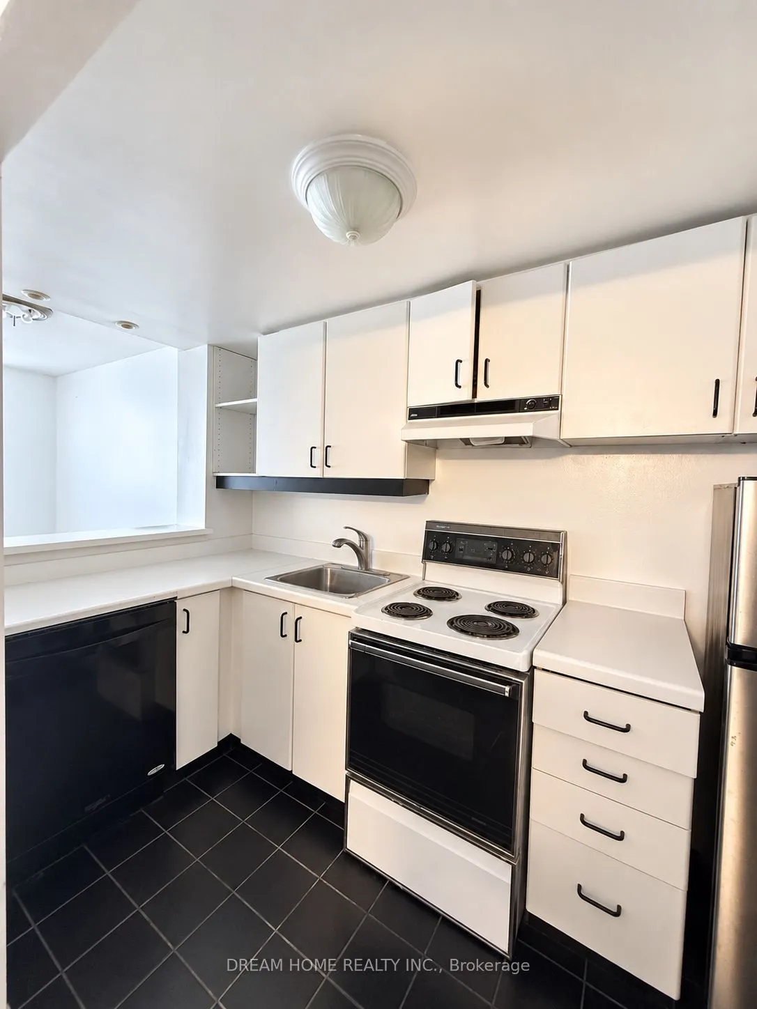 717 Bay Street — photo 8