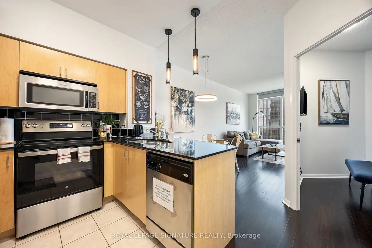 18 Yonge Street — photo 3