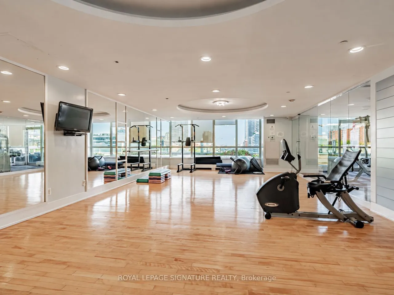 18 Yonge Street — photo 33