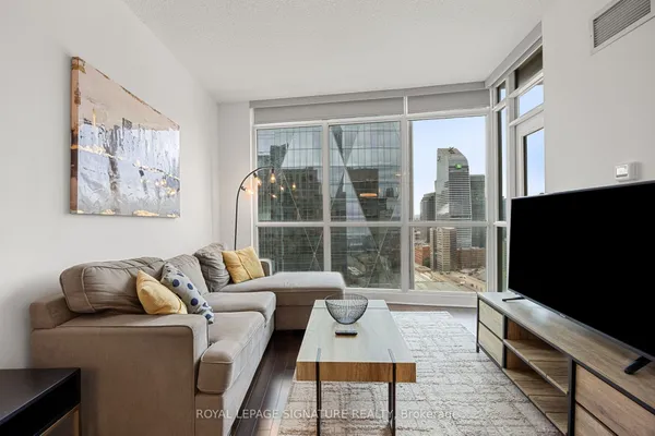 18 Yonge Street — photo 2