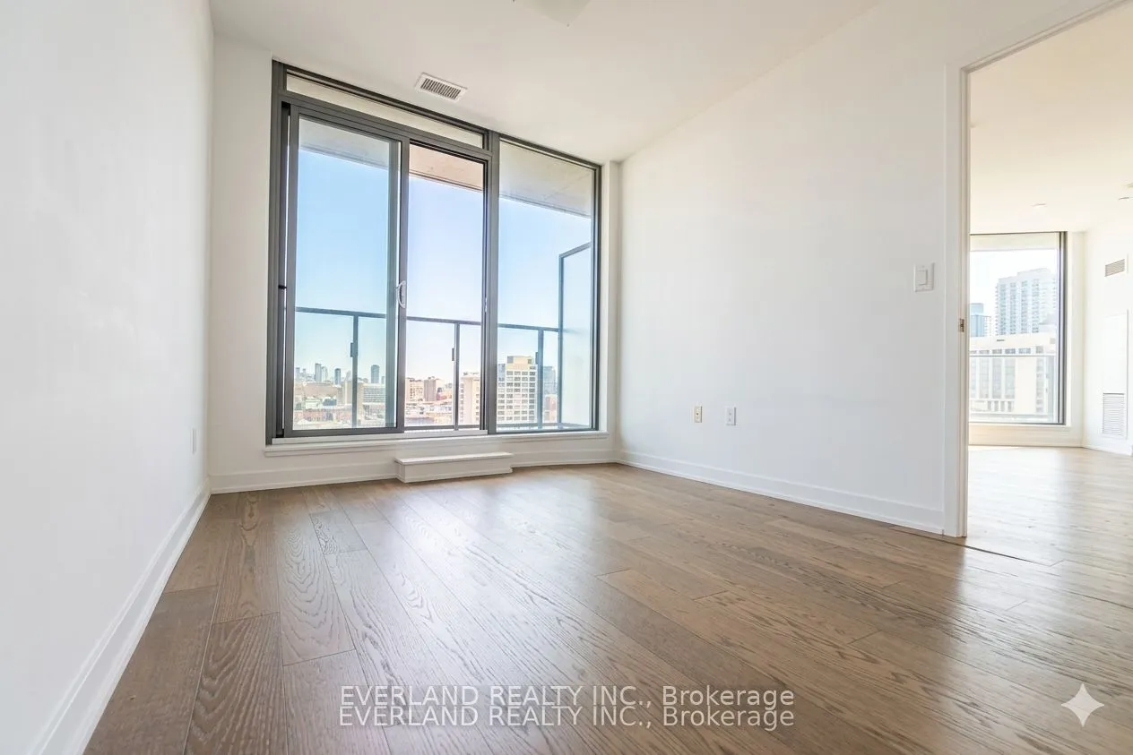 11 Wellesley Street W — photo 3