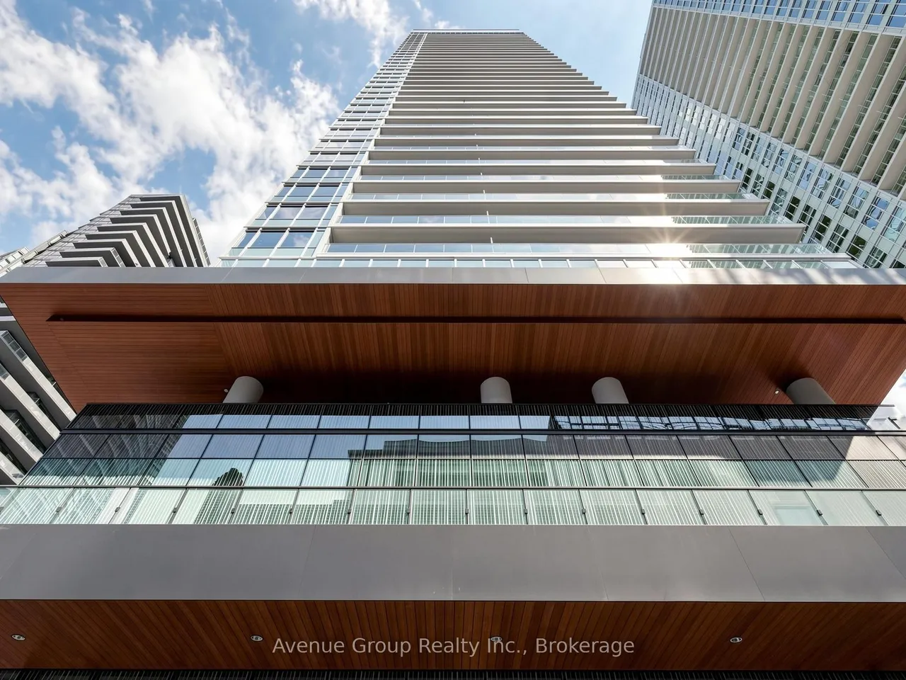 19 Bathurst Street — photo 3