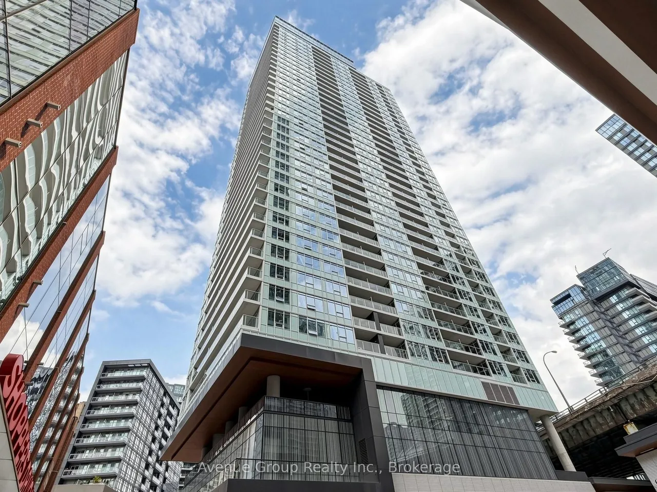 19 Bathurst Street — photo 2