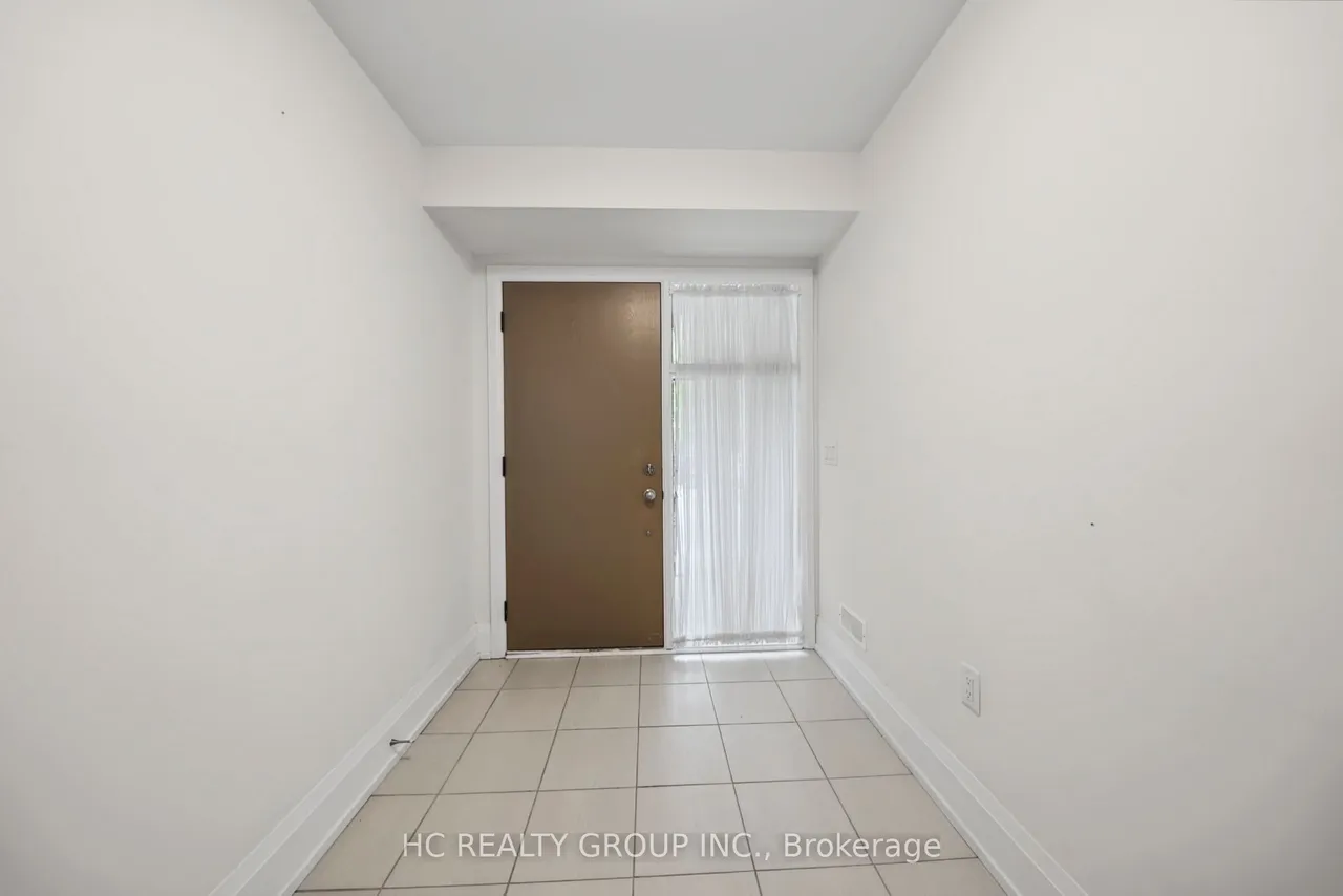 36 Kenneth Wood Crescent — photo 3