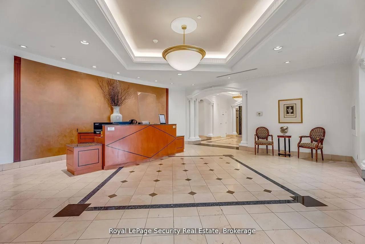 980 Yonge Street — photo 3