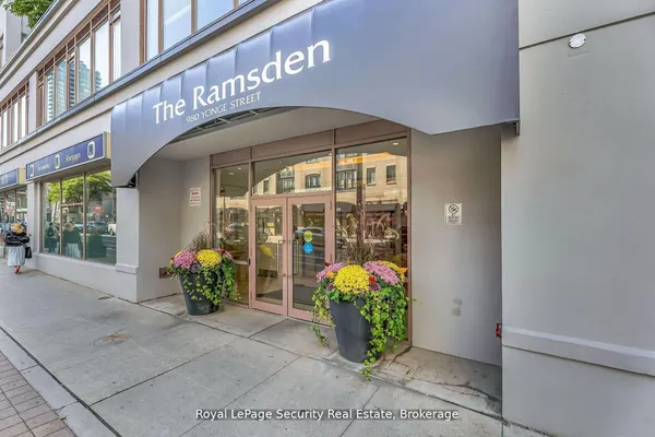 980 Yonge Street — photo 2