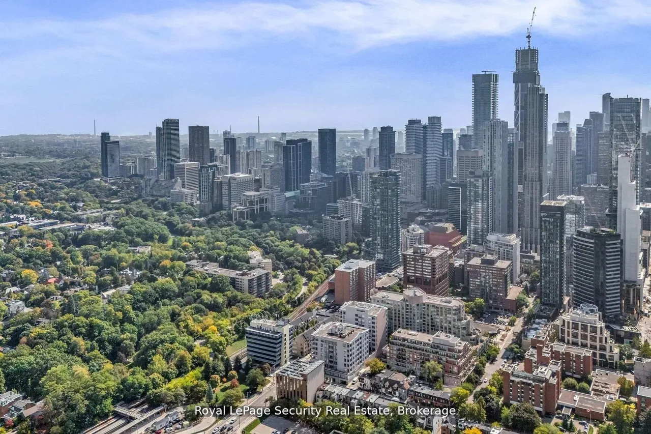 980 Yonge Street — photo 32