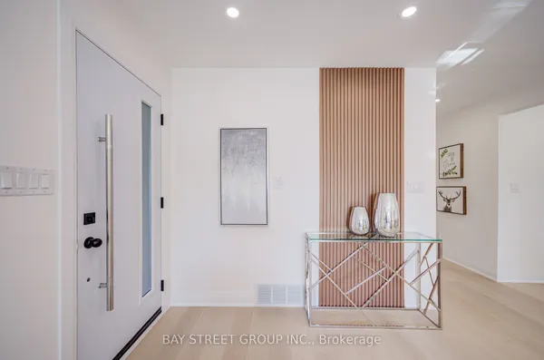 60 Warner Avenue — photo 2