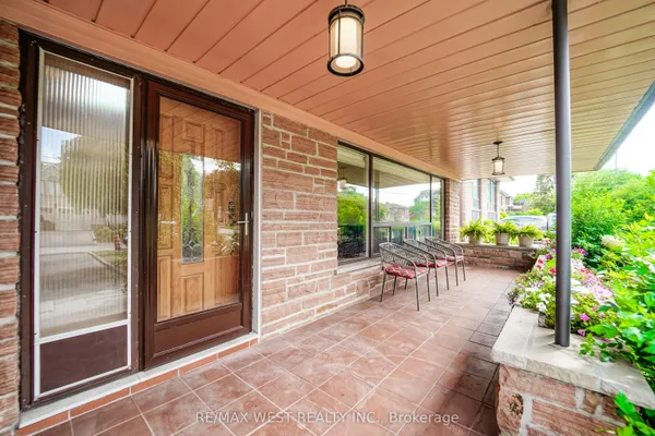 14 Model Avenue — photo 2