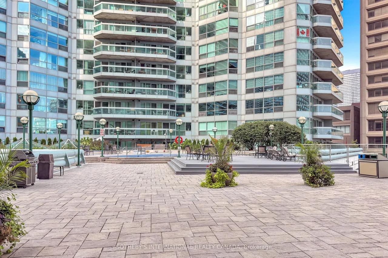 10 Queens Quay W — photo 44
