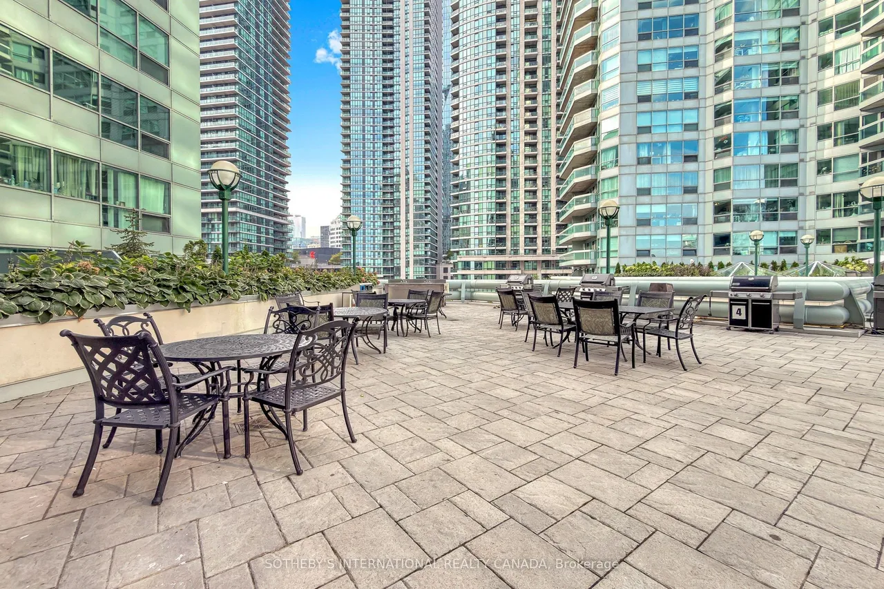 10 Queens Quay W — photo 43
