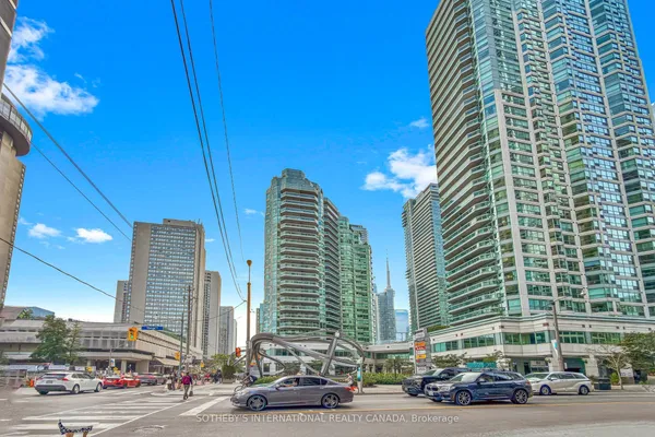10 Queens Quay W
