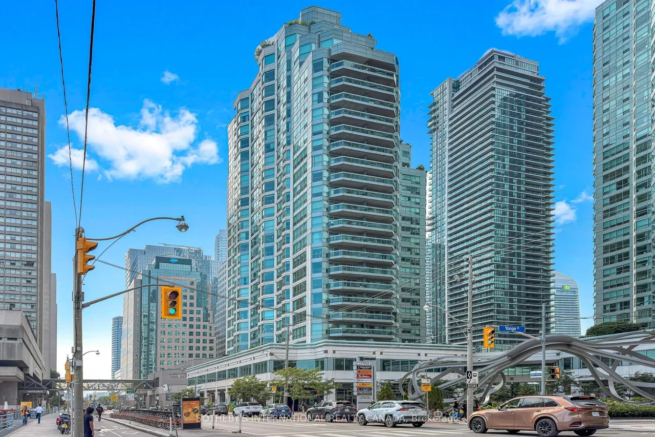 10 Queens Quay W — photo 3